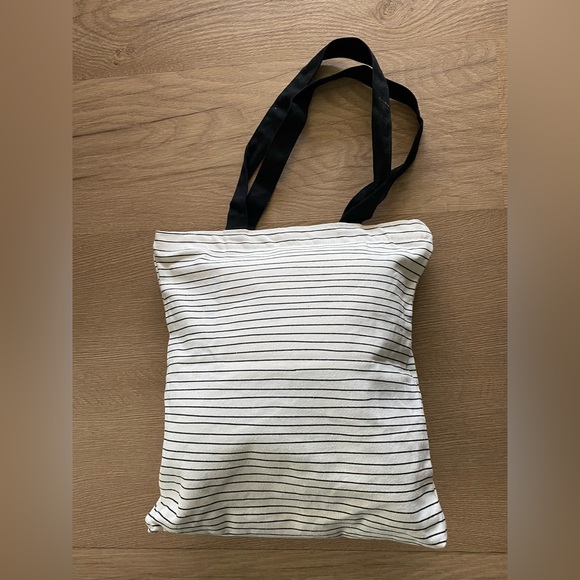 Belly up cat canvas tote bag - Picture 2 of 7